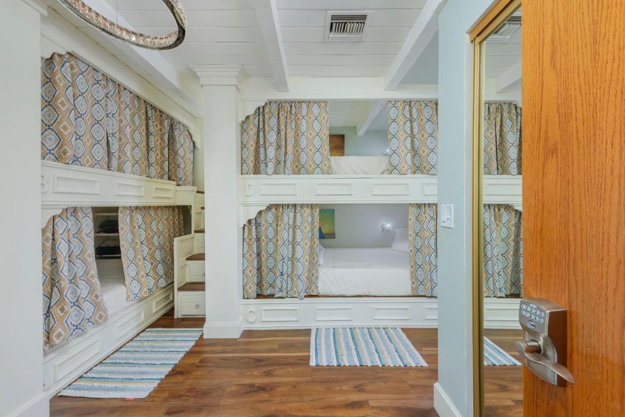 Smart Solution - Individual Private Bed-Pods In Gorgeous Shared Space - Women Only Dorm In Room 5 - Coed House - Full-Sized Mattresses In Individual Pods - With Built-In Private Storage - Gorgeous Shared Room - Affordable Luxury - Sparrow House Phoenix Extérieur photo