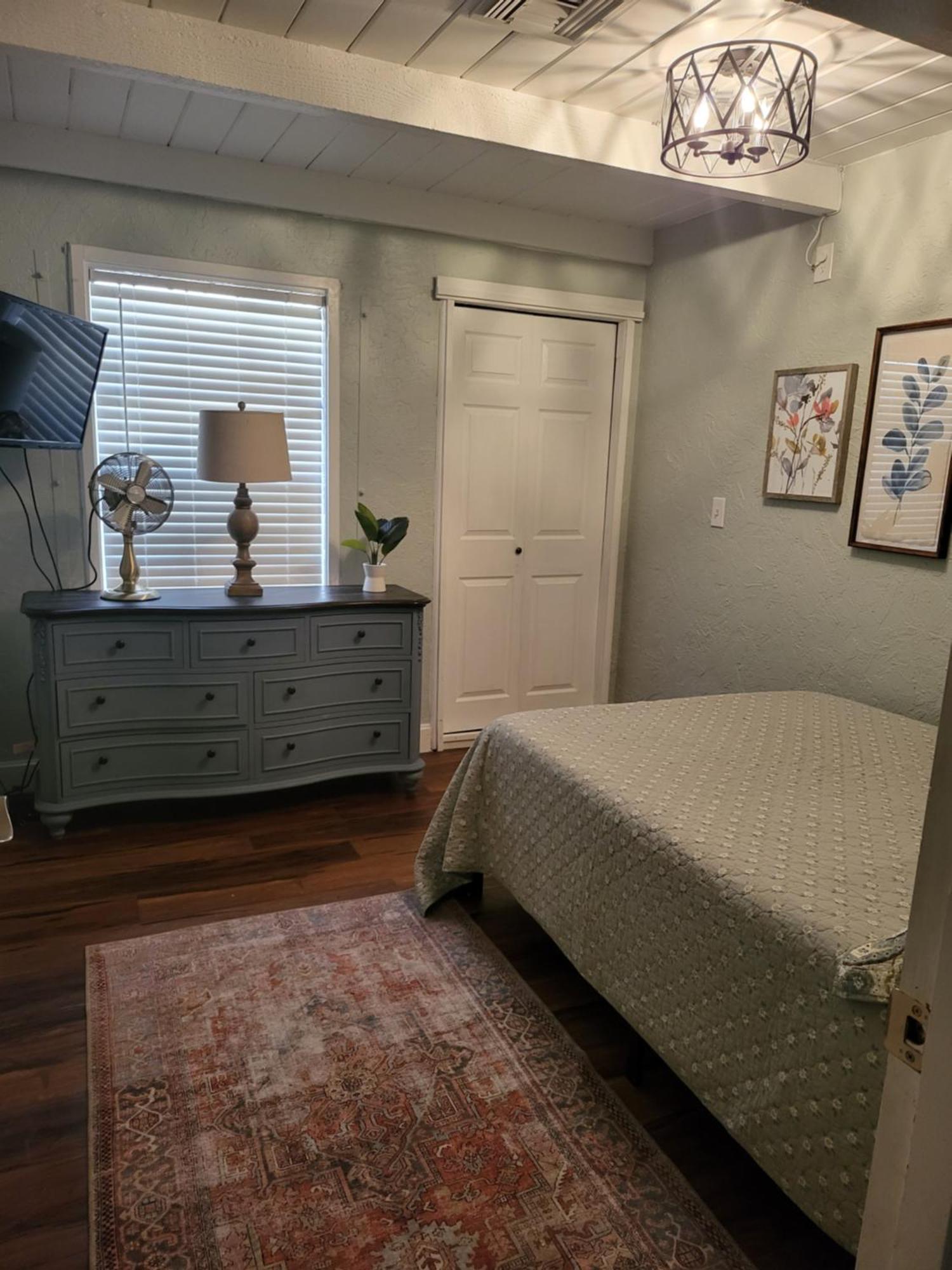 Smart Solution - Individual Private Bed-Pods In Gorgeous Shared Space - Women Only Dorm In Room 5 - Coed House - Full-Sized Mattresses In Individual Pods - With Built-In Private Storage - Gorgeous Shared Room - Affordable Luxury - Sparrow House Phoenix Extérieur photo